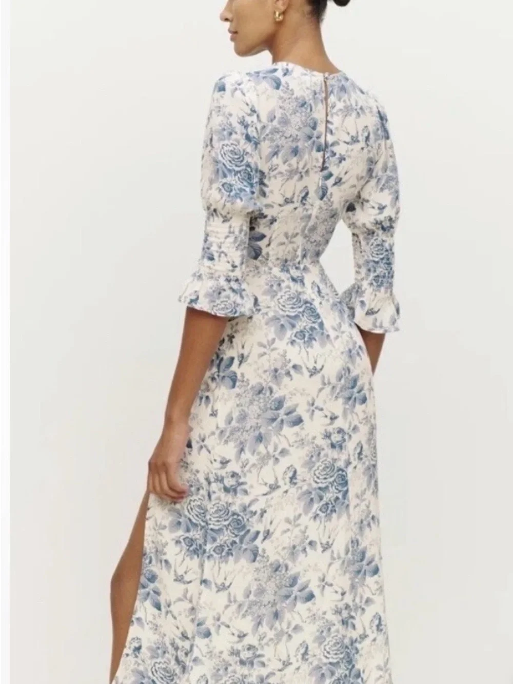 Reformation Carolena Midi Dress in blue floral print - Picture 4 of 13
